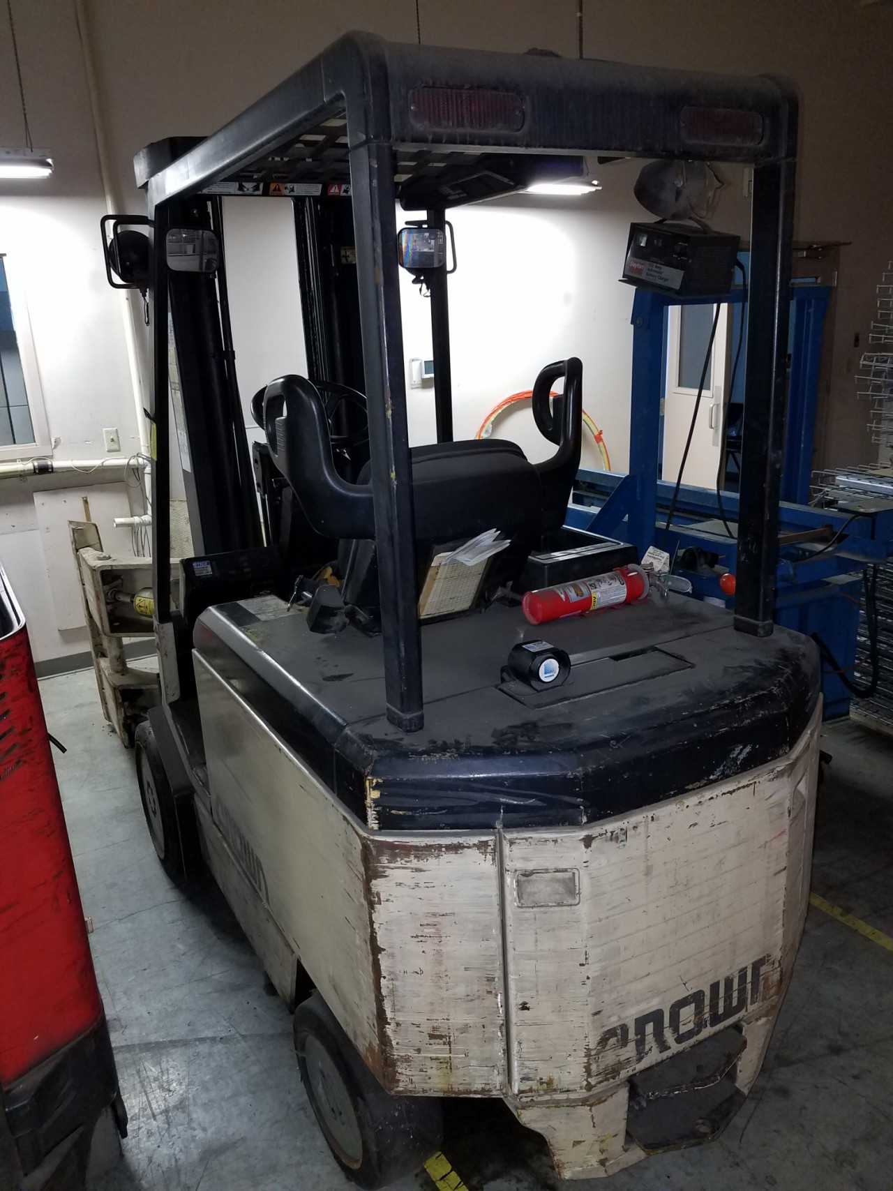 1991 Crown 60FCTT190 sitdown counterbalance with roll clamp Omaha NE - FORKLIFTS