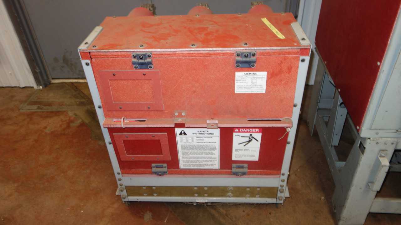 LOT OF 2 SWITCHGEAR GROUND AND TEST DEVICES - ELECTRICAL COMPONENTS