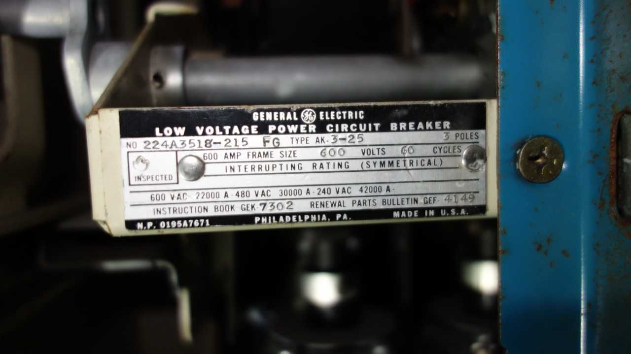 LOT OF 5 GE AK-3-25 600A LV POWER CIRCUIT BREAKERS - CIRCUIT BREAKERS