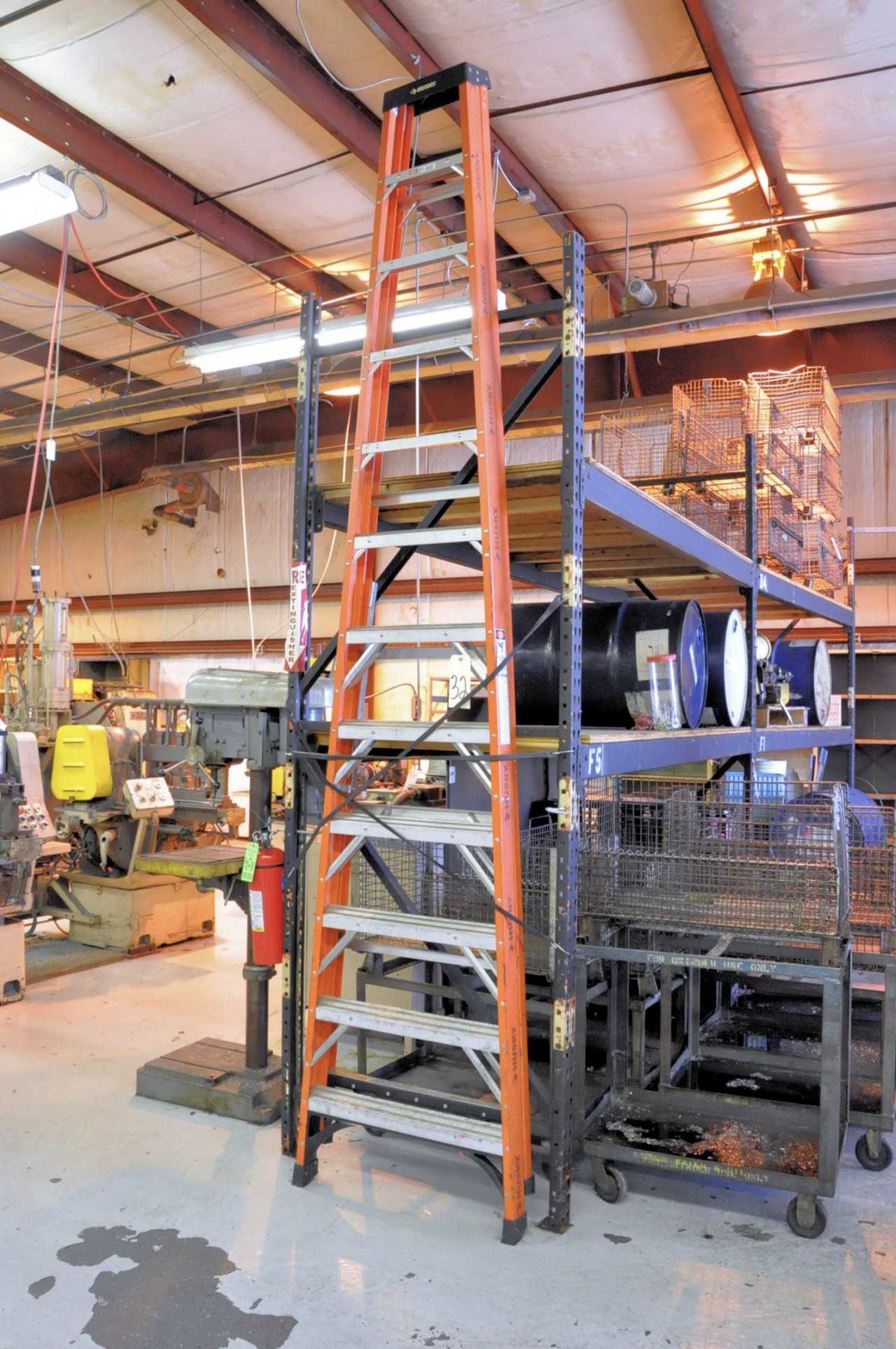HUSKY 12' Fiberglass Step Ladder - MATERIAL HANDLING