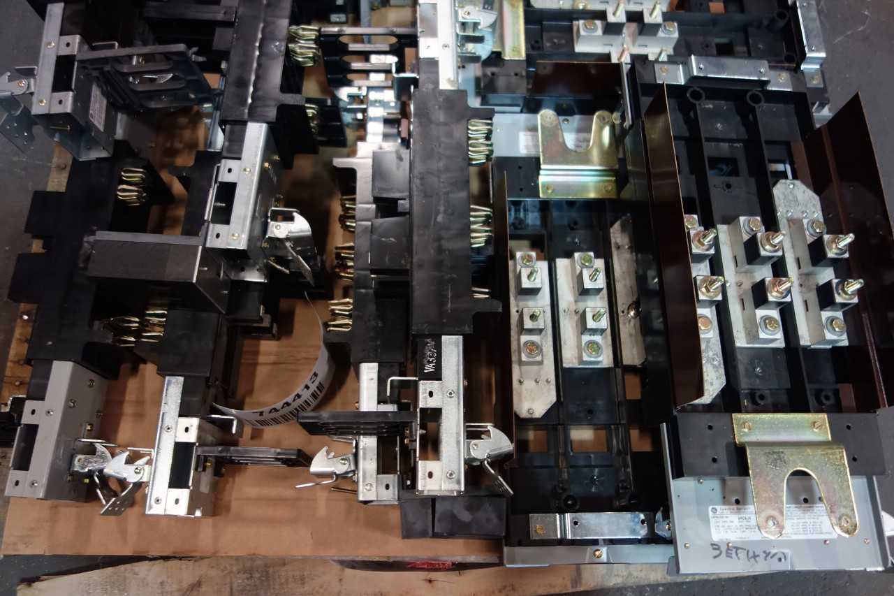 1 PALLET OF ASSORTED CIRCUIT BREAKERS, REPLACEMENT PARTS CIRCUIT BREAKERS- GENERAL ELECTRIC - CIRCUIT BREAKERS