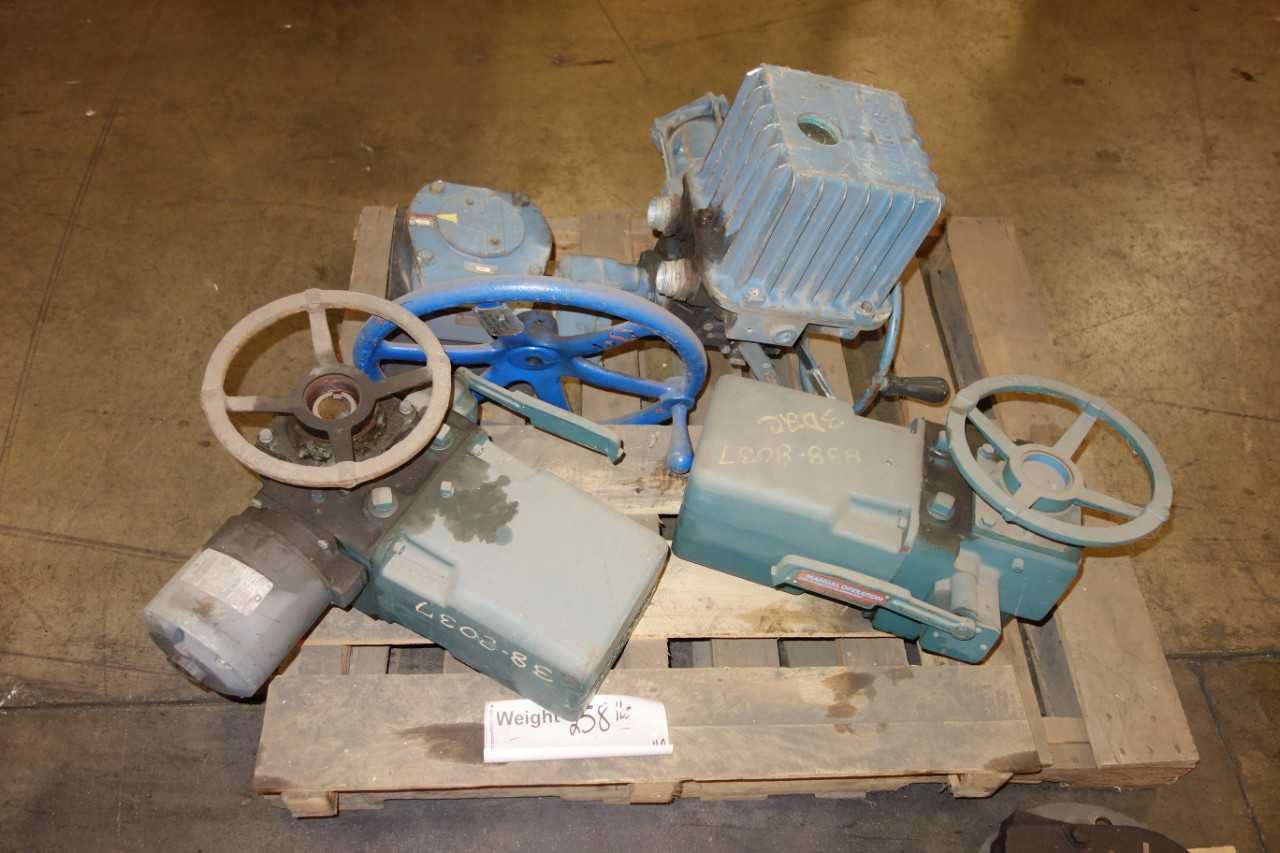 2 PALLETS OF ASSORTED LIMITORQUE VALVE ACTUATORS, SMB, L120-10 - VALVES