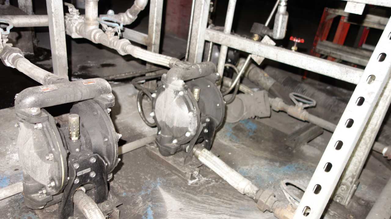 LOT OF 3 INGERSOLL RAND 666112-3EV-C DIAPHRAGM PUMPS - DIAPHRAGM PUMP