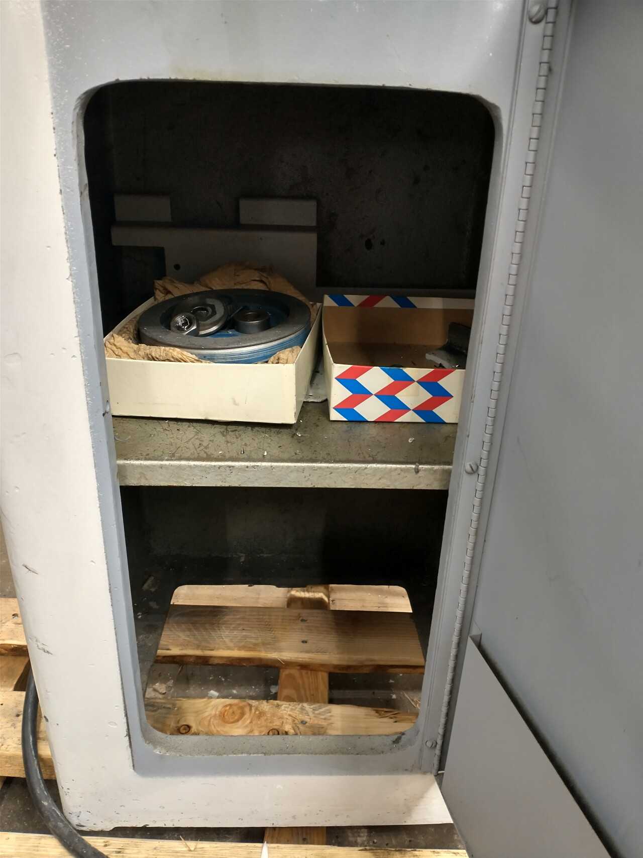 K.O Lee Tool Grinder B300 - GRINDING MACHINES