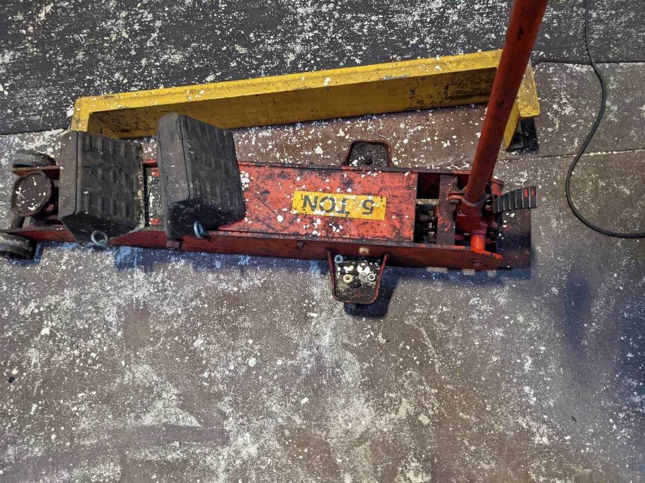 5 TON HYDRAULIC JACK - PRESSES