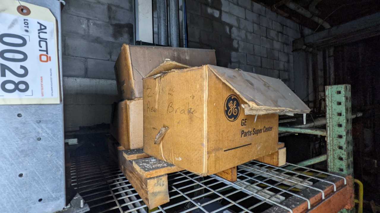 Lot of 2 pallets of GE Parts and Intecolor E2oFPC 208 - LIGHTING