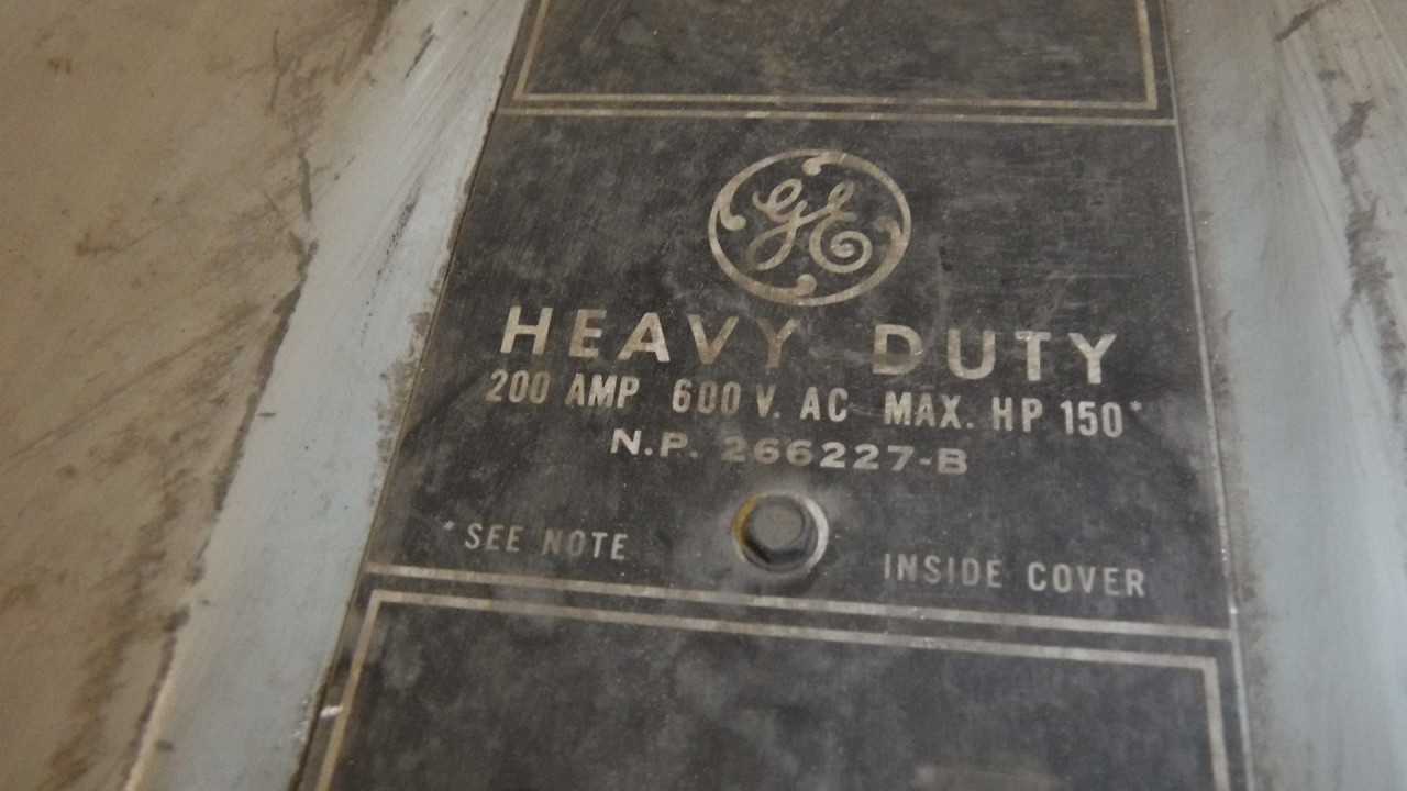 200 Amp GE Heavy Duty Safety Switch - ELECTRICAL COMPONENTS