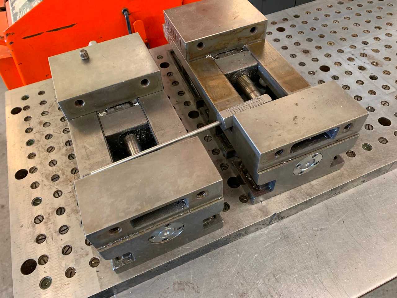 Sub plate W/ two 6" Pin Vises used on VF3-4 - ELECTRIC POWER TOOLS