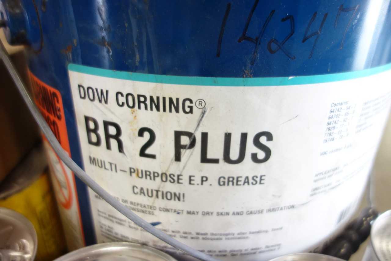 1 PALLET OF EPOXY, CLEANING SOLUTIONS, COMPOUNDS, LUBRICANTS - HAND TOOLS