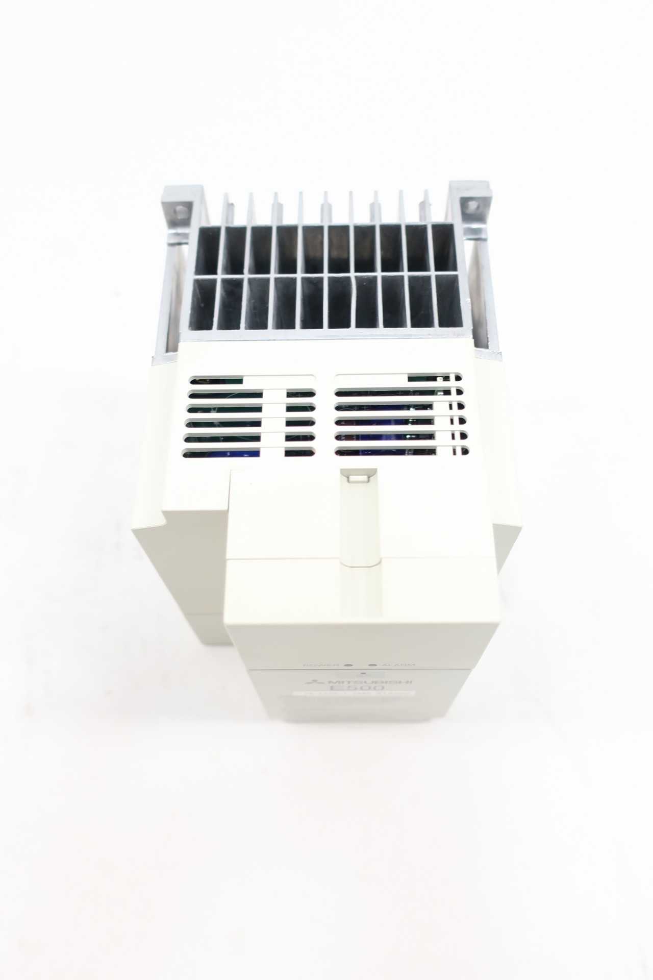 MITSUBISHI FR-E520-1.5KND E500 INVERTER 200-240V-AC 0.2-400HZ 200-240V-AC 2HP AC VFD DRIVE - MOTOR DRIVES