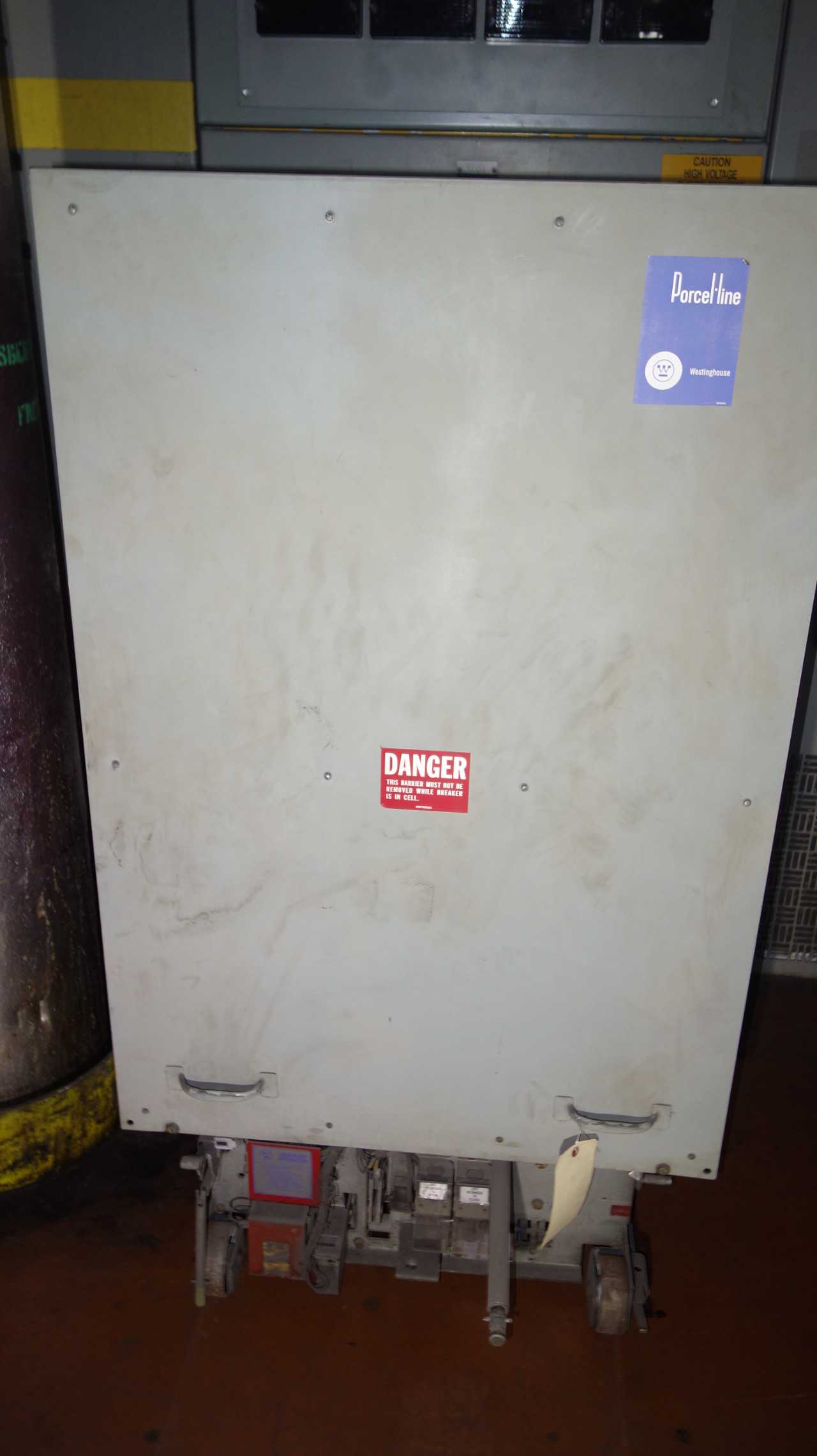 LOT OF 2 WESTINGHOUSE 50DHP250 3000A BREAKERS - CIRCUIT BREAKERS