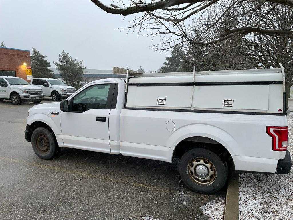 2015 FORD F-150 XLT 4X2 REG. CAB LONG BOX PICKUP TRUCK WITH TOPPER - BUSES