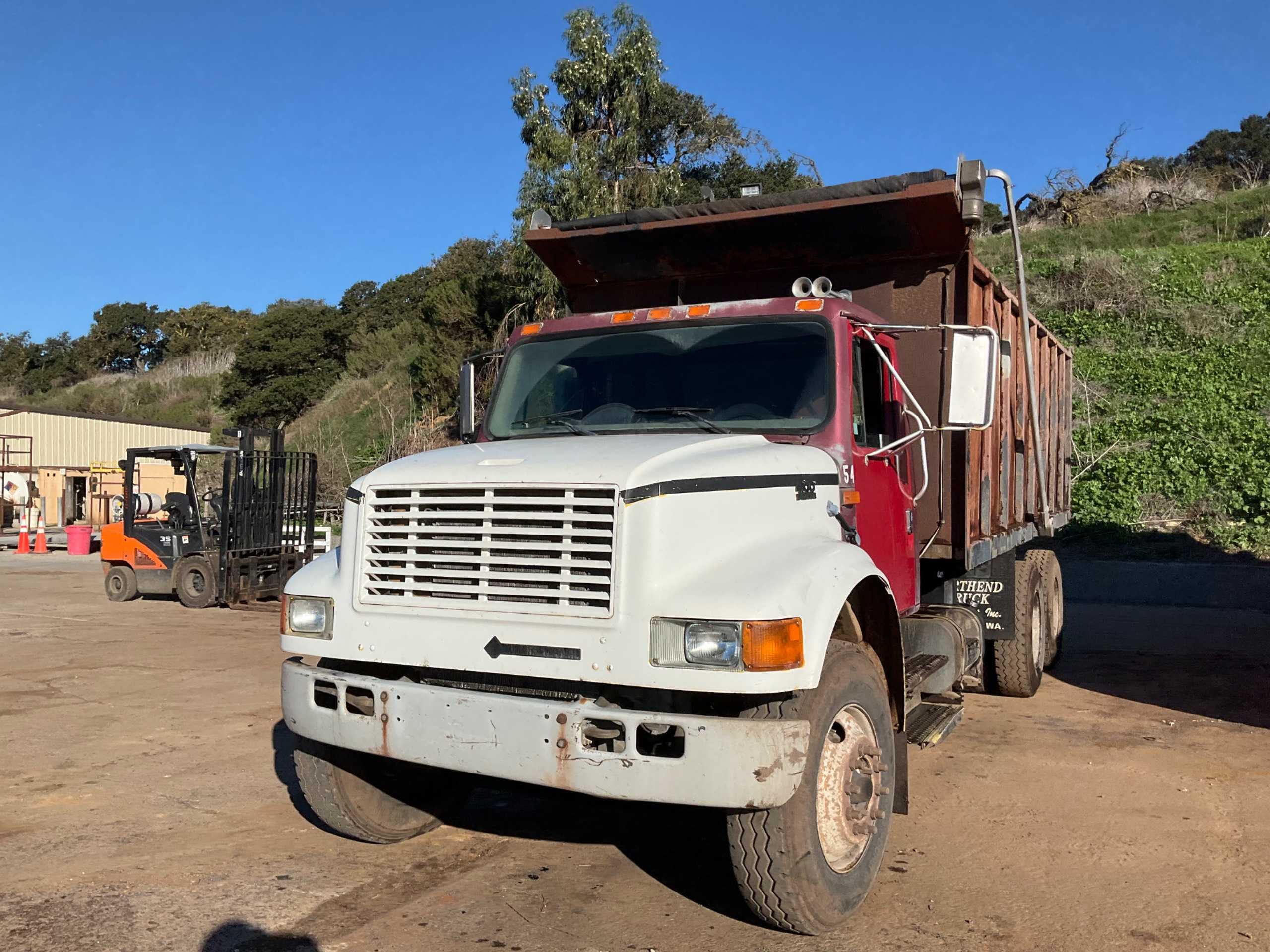 1997 INTERNATIONAL 4900 6X4 DUMP TRUCK