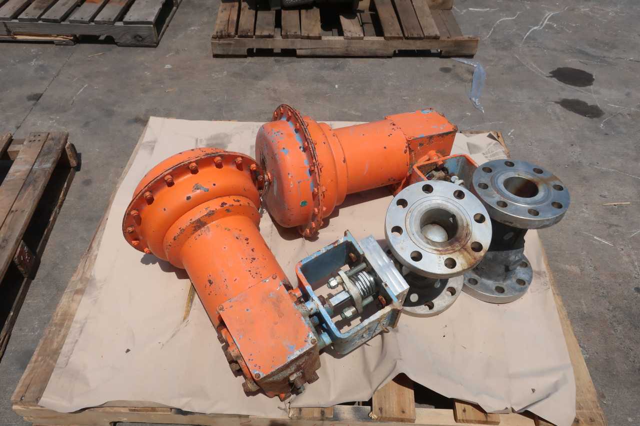 LOT OF 2 JAMESBURY 3IN FLANGED CONTROL VALVES - CONTROL VALVE