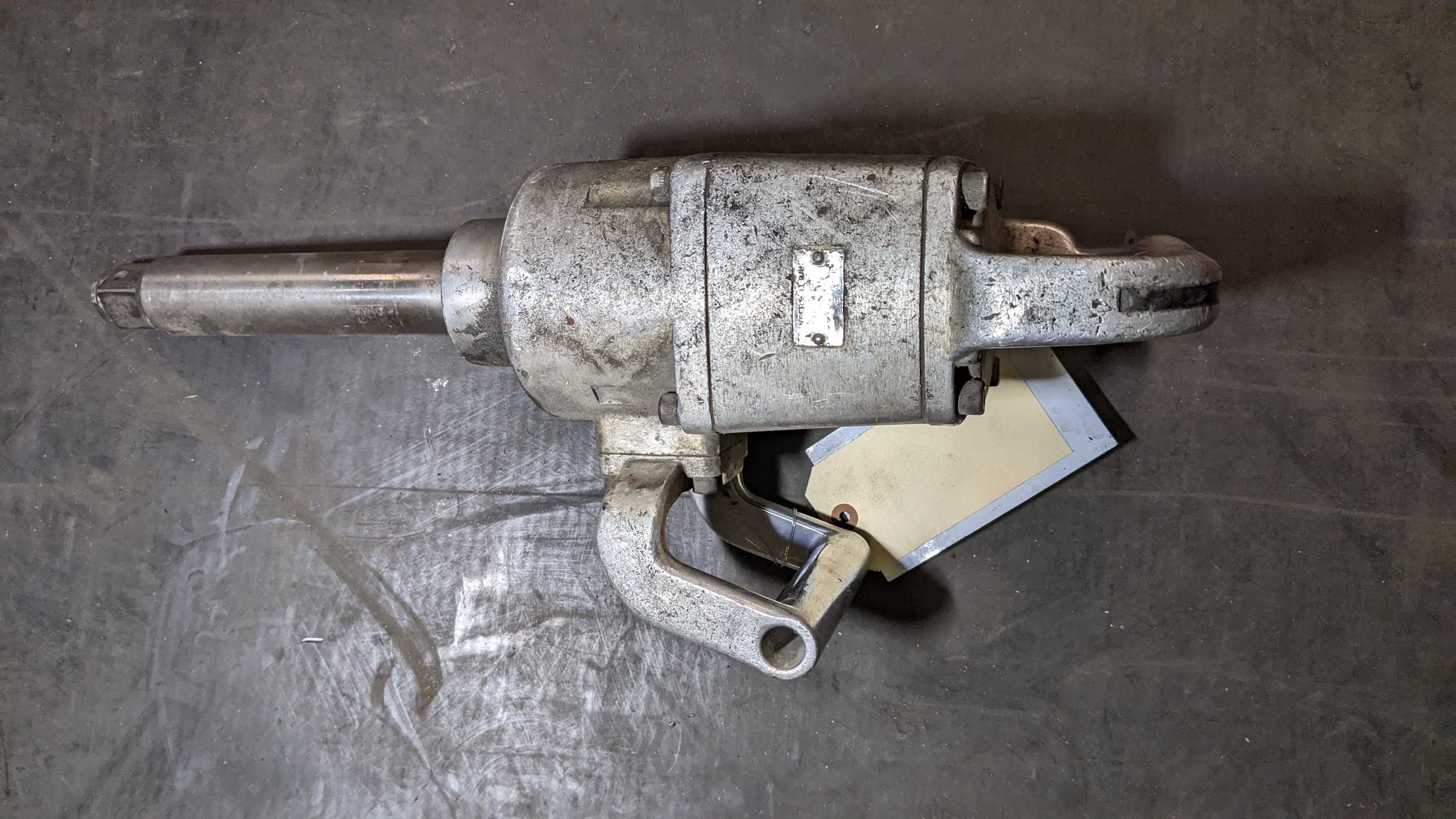 LOT OF 2 PNEUMATIC IMPACT WRENCHES - PNEUMATIC POWER TOOL
