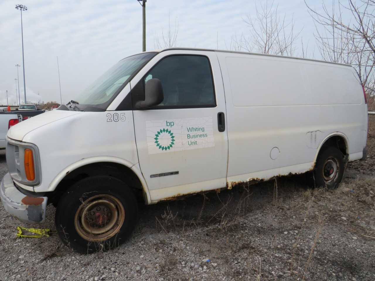 1997 GMC 2500 SAVANA RWD 3 DOOR 8 CYL GAS CARGO VAN  VIN:  1GTGG25R5V1090440 - BUSES