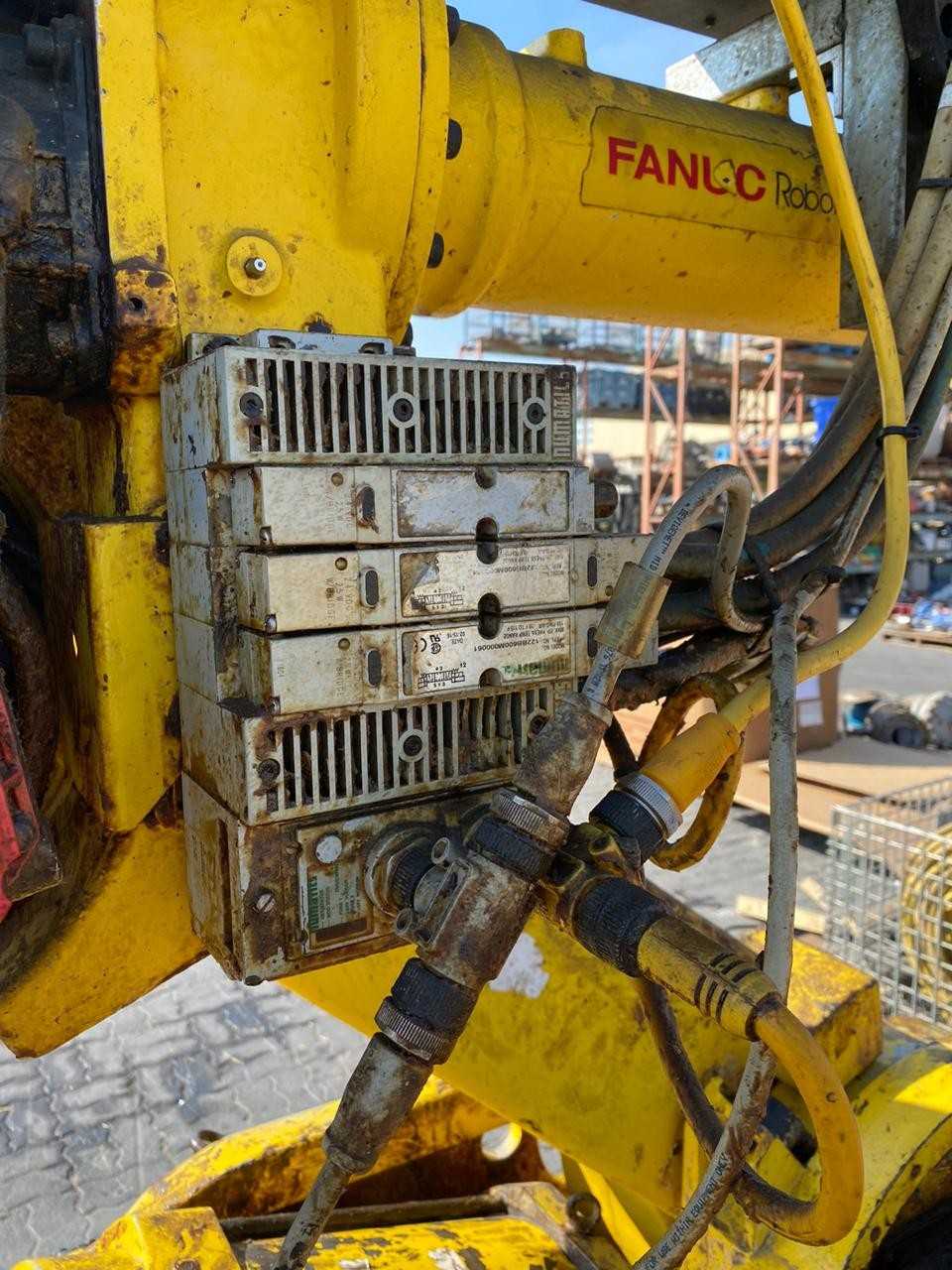 LOT OF 1 FANUC ROBOT S-430i - INDUSTRIAL ROBOTS