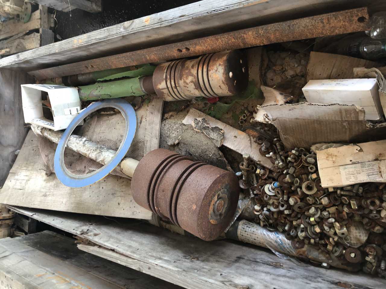 SURPLUS ARIEL JGZ/4 NATURAL GAS COMPRESSOR FRAMES/CYLINDERS - PALLET JACKS