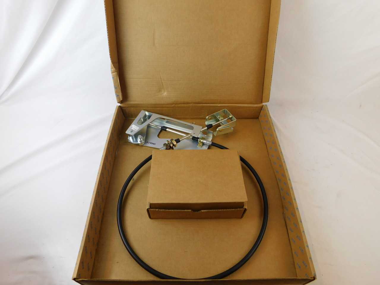 Quantity of 1 New Surplus Eaton F4S05 Flexible Shaft Handle Mechanism - ELECTRICAL COMPONENTS