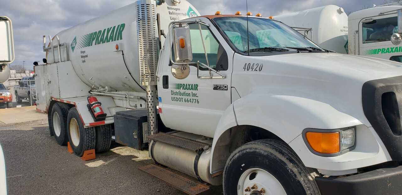2004 Ford F750 Micro-Bulk - BUSES