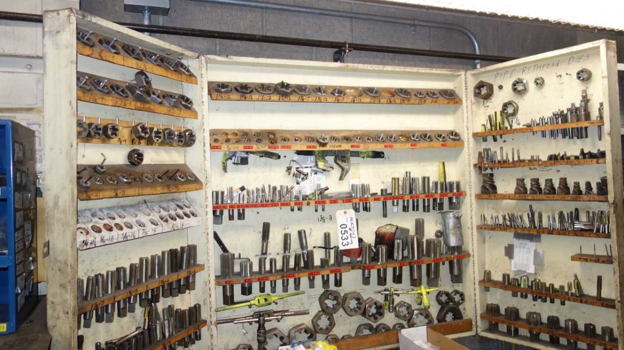 CABINET WITH CONTENTS, ASSORTED TAPS AND DIES - HAND TOOLS