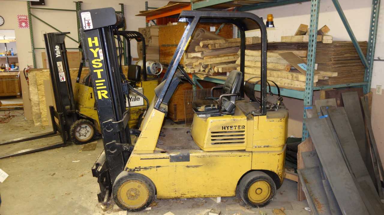 HYSTER S50E 5050LB 187IN SOLID TIRE SIDE SHIFT LIFT TRUCK FORKLIFT (NEEDS SERVICE, HAS NOT BEEN RUN IN YEARS AFTER LEAK) - FORKLIFTS