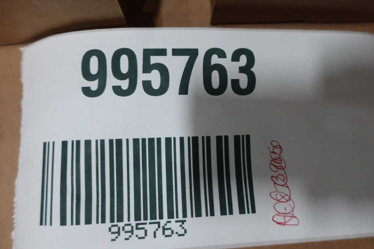 LOT OF ASSORTED SWAGELOK FITTINGS - PROCESS EQUIPMENT