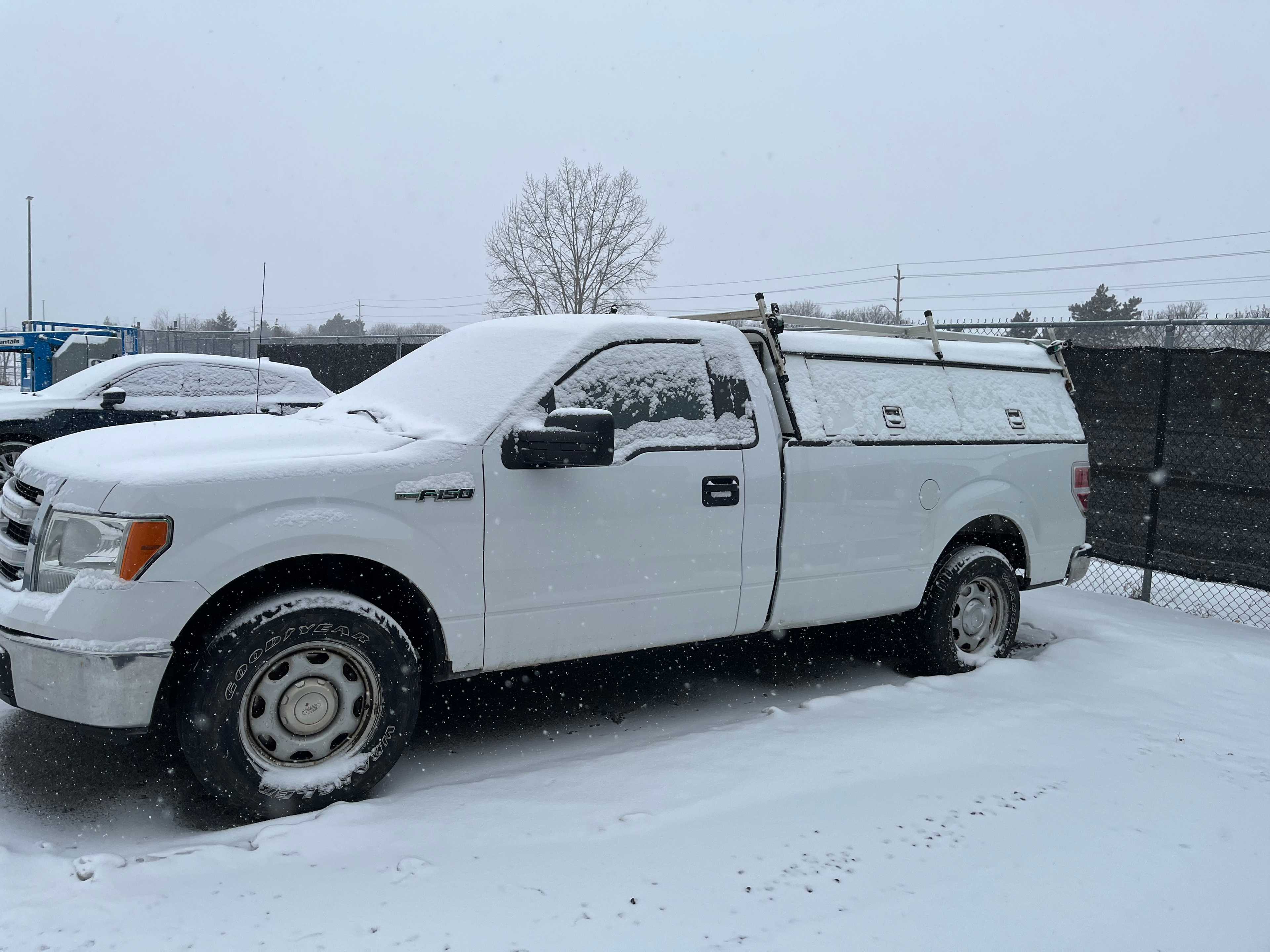 2014 FORD F-150 XLT 4X2 REG. CAB LONG BOX PICKUP TRUCK WITH TOPPER - BUSES