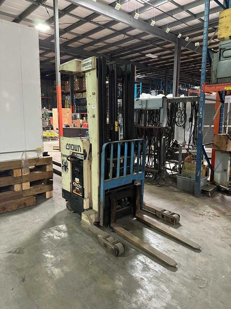 CROWN 35RRTT 3500LBS CAPACITY REACH FORKLIFT - FORKLIFTS