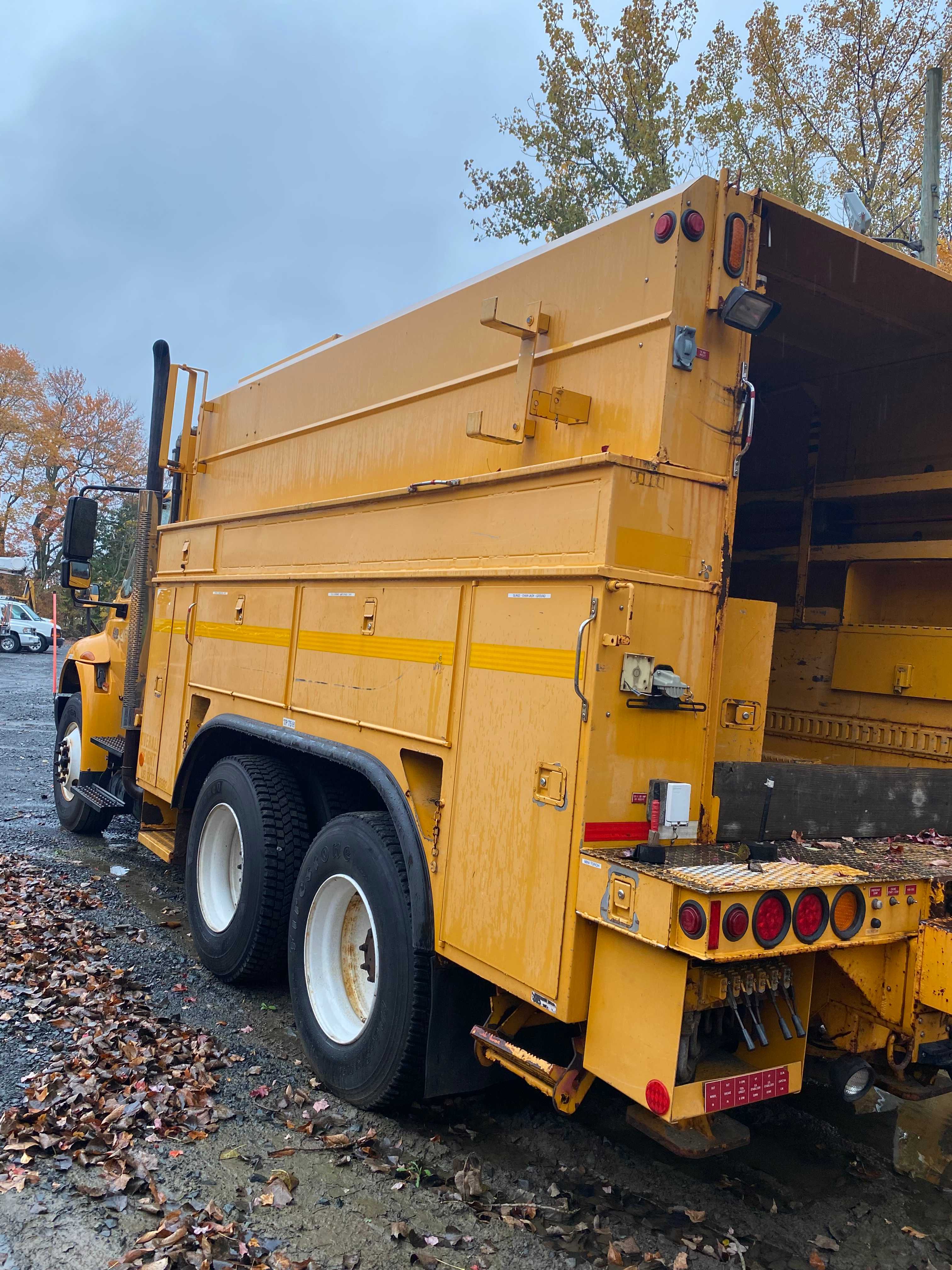 2006 International 4400 Cable Truck - HYDRO EXCAVATOR TRUCKS