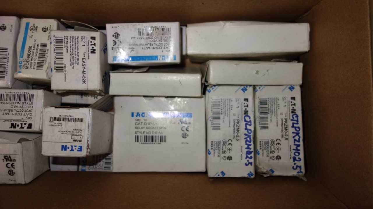 1 BOX OF EATON / CUTLER HAMMER ELECTRICAL - ELECTRICAL COMPONENTS