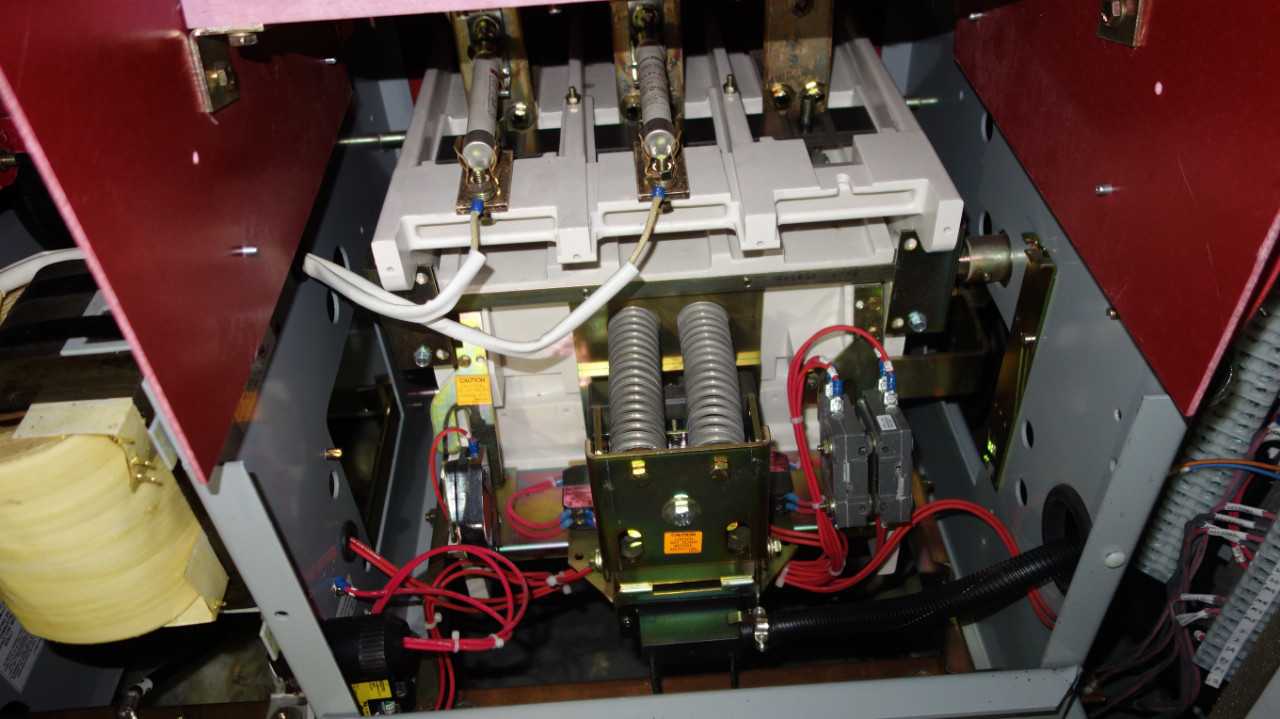 LOT OF 4 EATON SJA 720A 5KV-AC VACUUM AC CONTACTORS - CONTACTORS