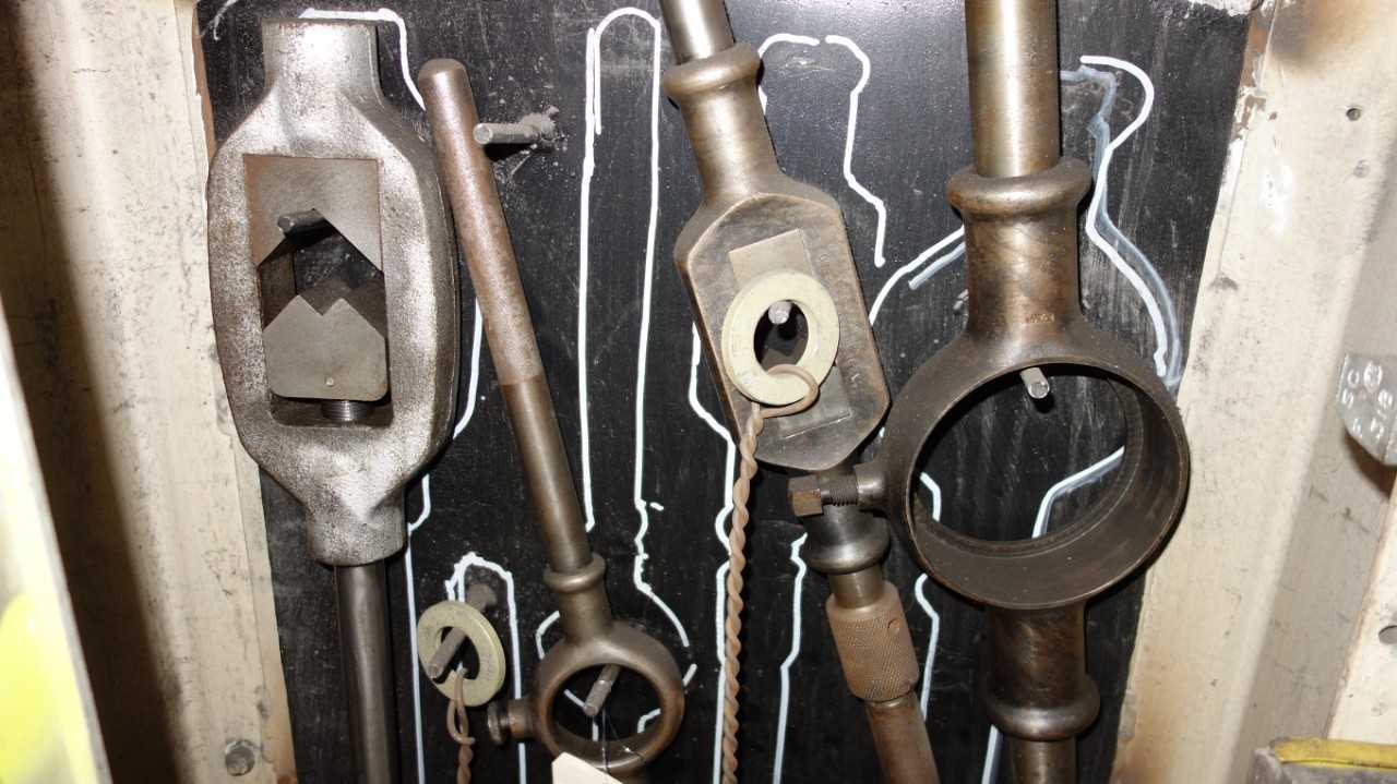 ASSORTED LOT OF TAPS, DIES, AND HOLDERS - HAND TOOLS