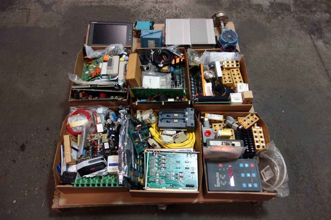 1 PALLET OF ASSORTED ELECTRICAL- MONITOR, PROXIMITY SENSORS, SERVO CONTROLLER, SWITCH CONTROLS- ABB, GENERAL ELECTRIC - AUTOMATION & CONTROLS