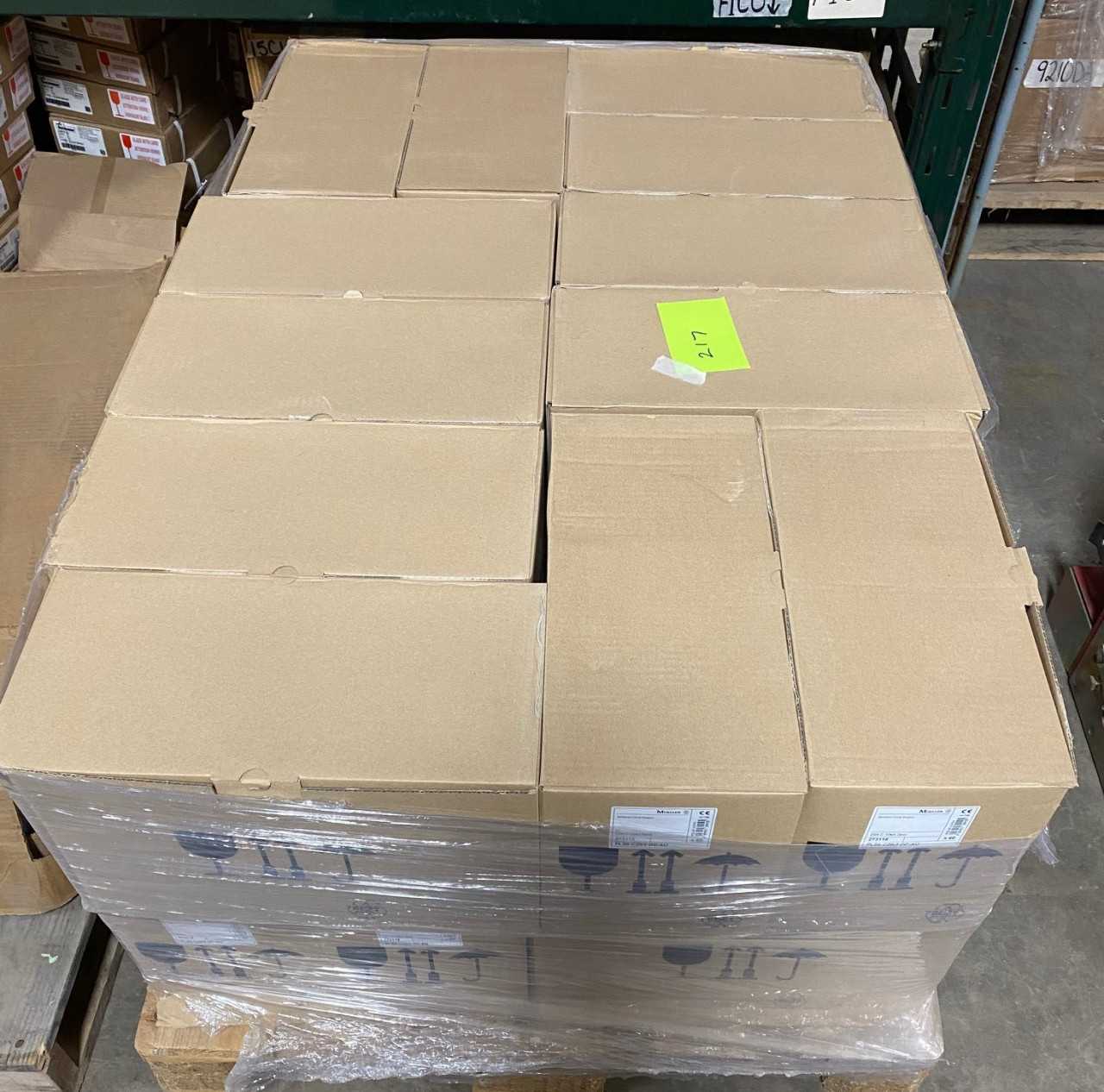 Lot of Eaton PLS6 breakers - CIRCUIT BREAKERS