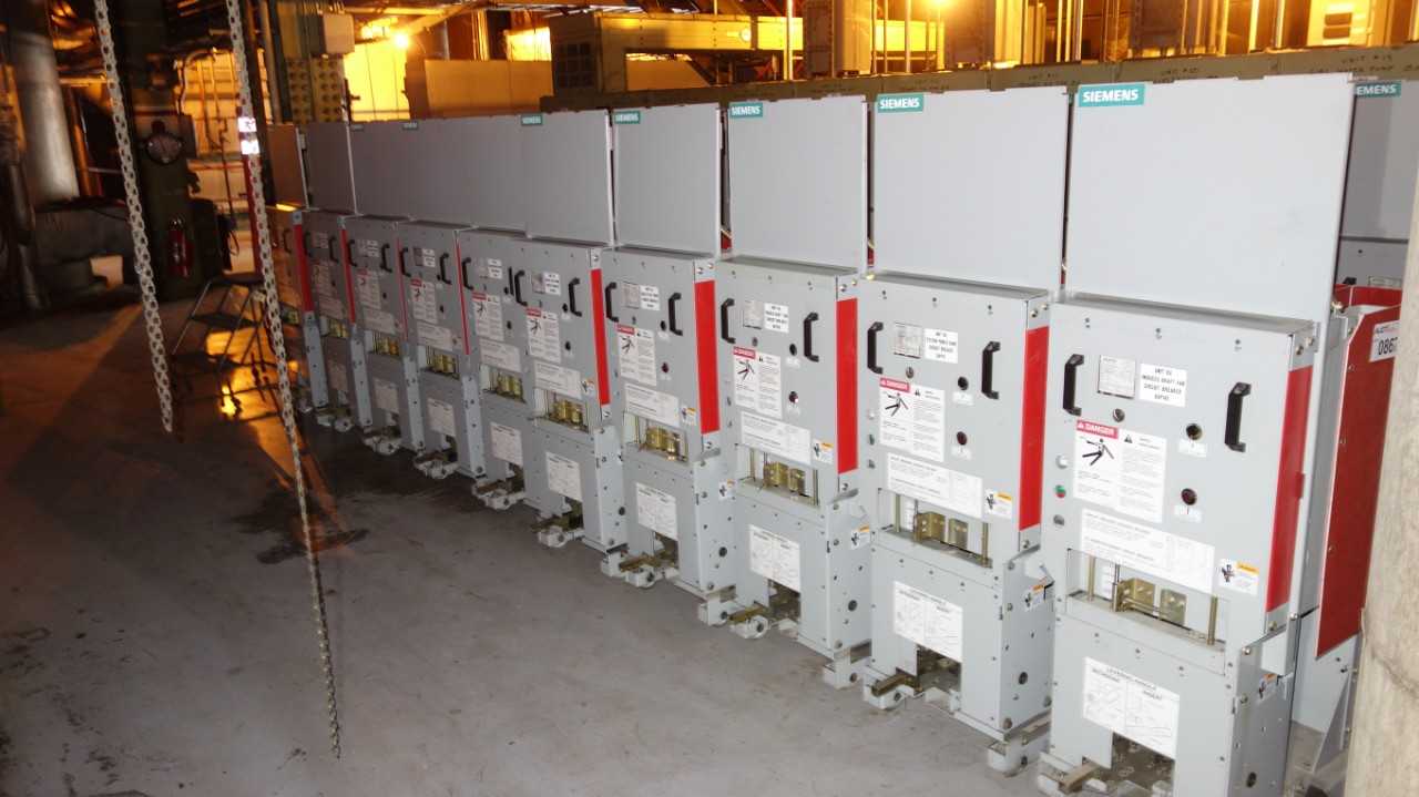 LOT OF 10 SIEMENS 5-MSV-350C-1200-78 1200A 4.76KV AC HIGH VOLTAGE CIRCUIT BREAKER - CIRCUIT BREAKERS