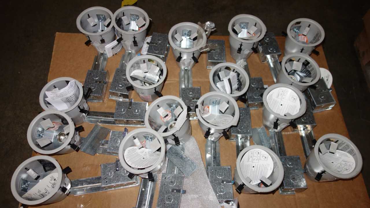 1 PALLET OF EATON E4RTATSB 4IN DOWNLIGHT HOUSINGS - CIRCUIT BREAKERS