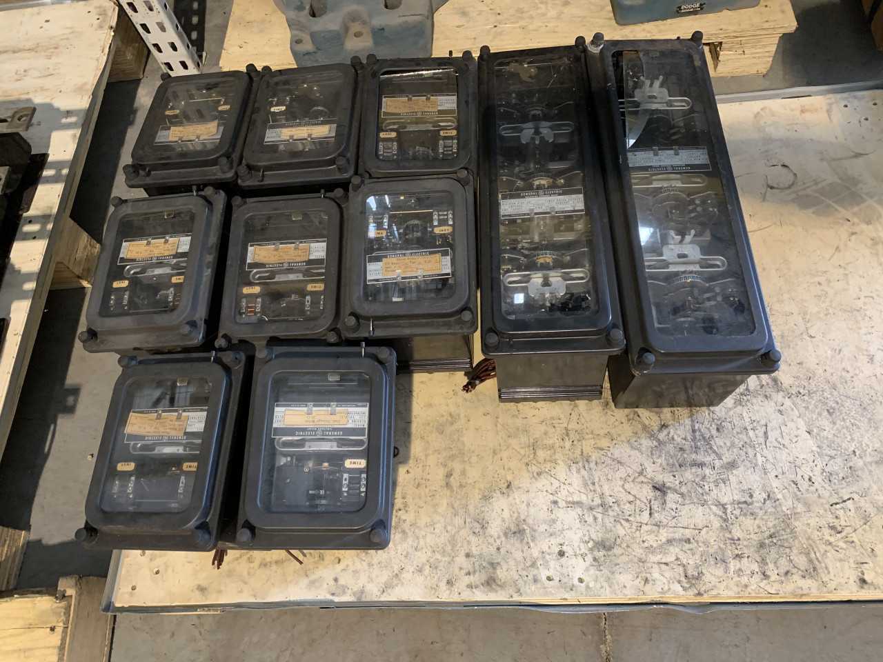 PALLET OF USED GENERAL ELECTRIC GROUND VOLTAGE RELAYS - ELECTRICAL COMPONENTS