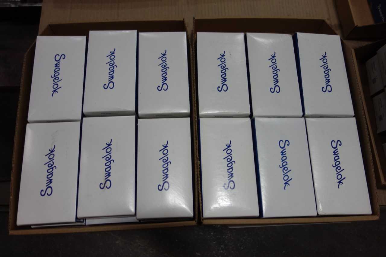 2 TOTES OF SWAGELOK BOXES OF 5 NIPPLE 1/2IN STAINLESS NPT PIPE FITTINGS - PROCESS EQUIPMENT