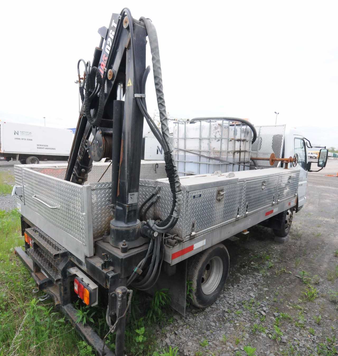 MITSUBISHI (2007) FUSO FE145 BOOM TRUCK - HYDRO EXCAVATOR TRUCKS