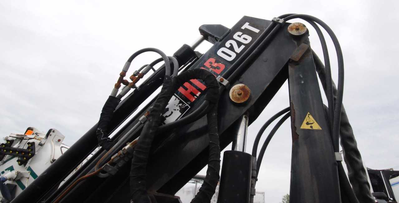 MITSUBISHI (2007) FUSO FE145 BOOM TRUCK - HYDRO EXCAVATOR TRUCKS