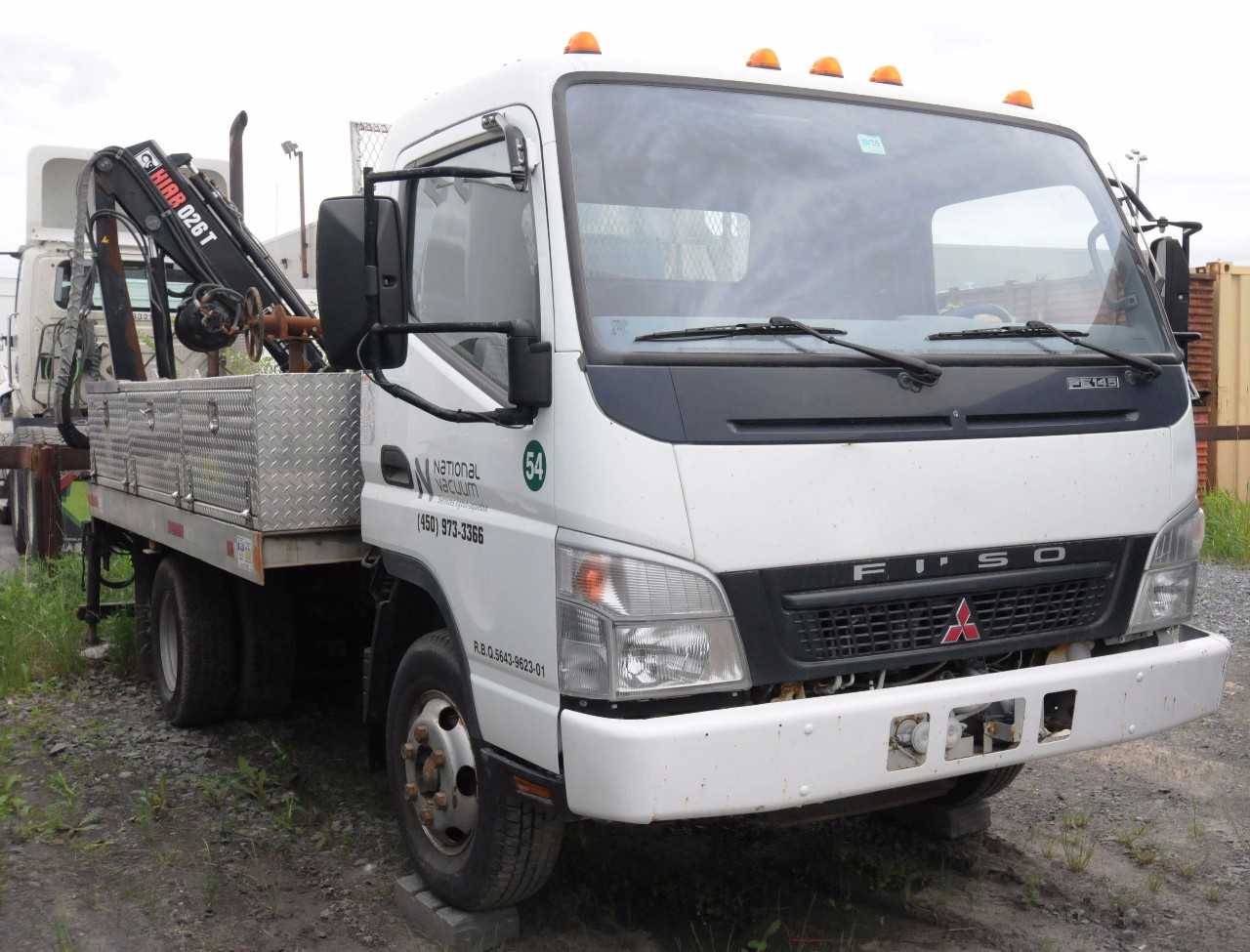 MITSUBISHI (2007) FUSO FE145 BOOM TRUCK - HYDRO EXCAVATOR TRUCKS
