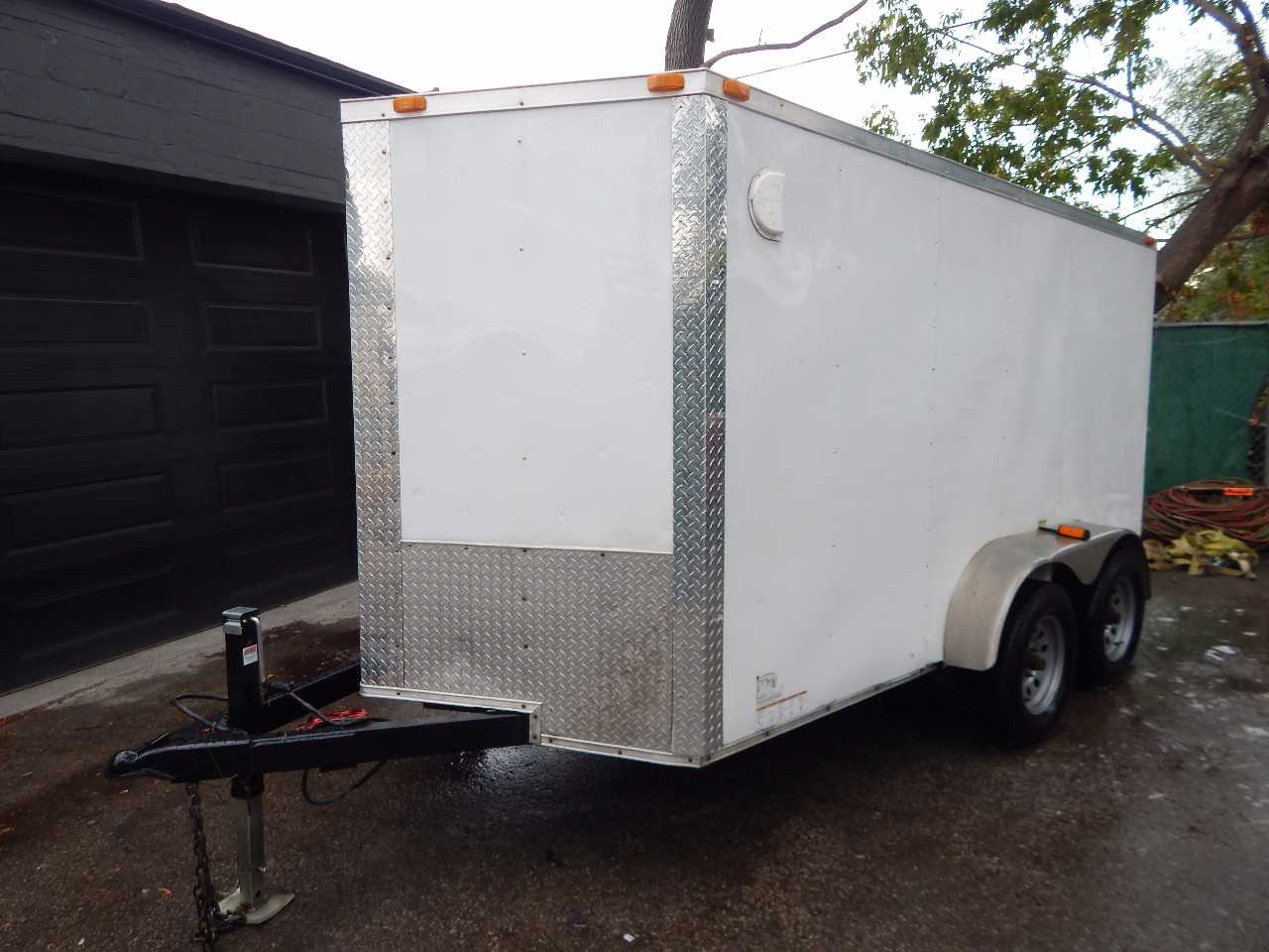 CYNERGY (2015) SWIFT TANDEM AXLE ENCLOSED V-NOSE UTILITY TRAILER - TRAILERS