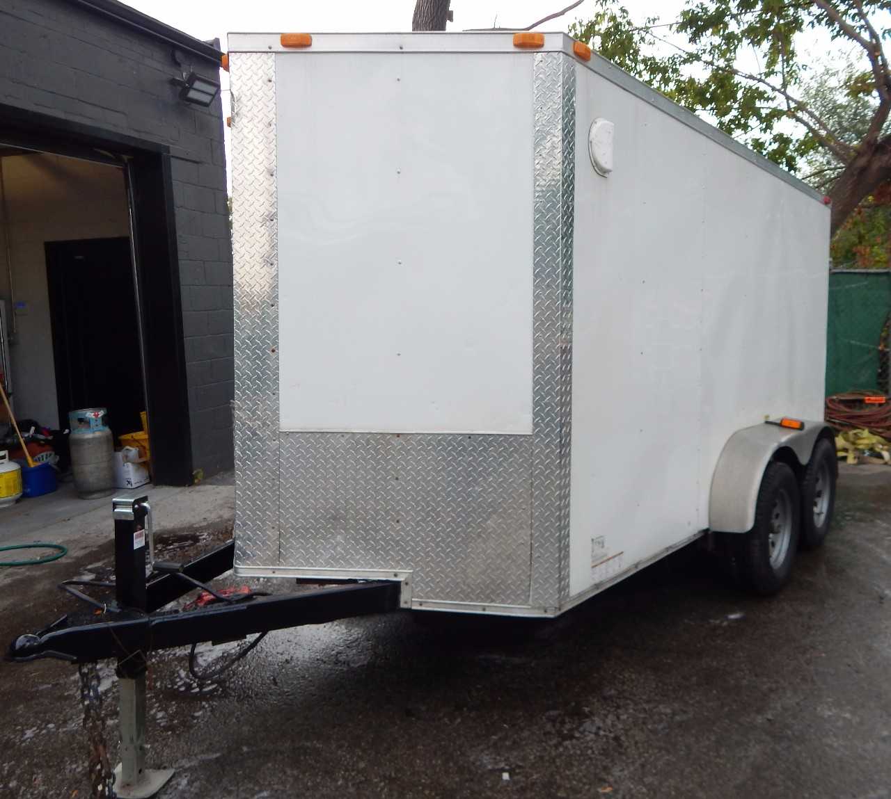CYNERGY (2015) SWIFT TANDEM AXLE ENCLOSED V-NOSE UTILITY TRAILER  - TRAILERS