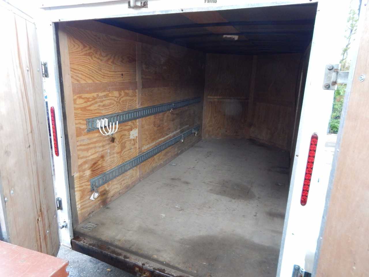 CYNERGY (2015) SWIFT TANDEM AXLE ENCLOSED V-NOSE UTILITY TRAILER  - TRAILERS