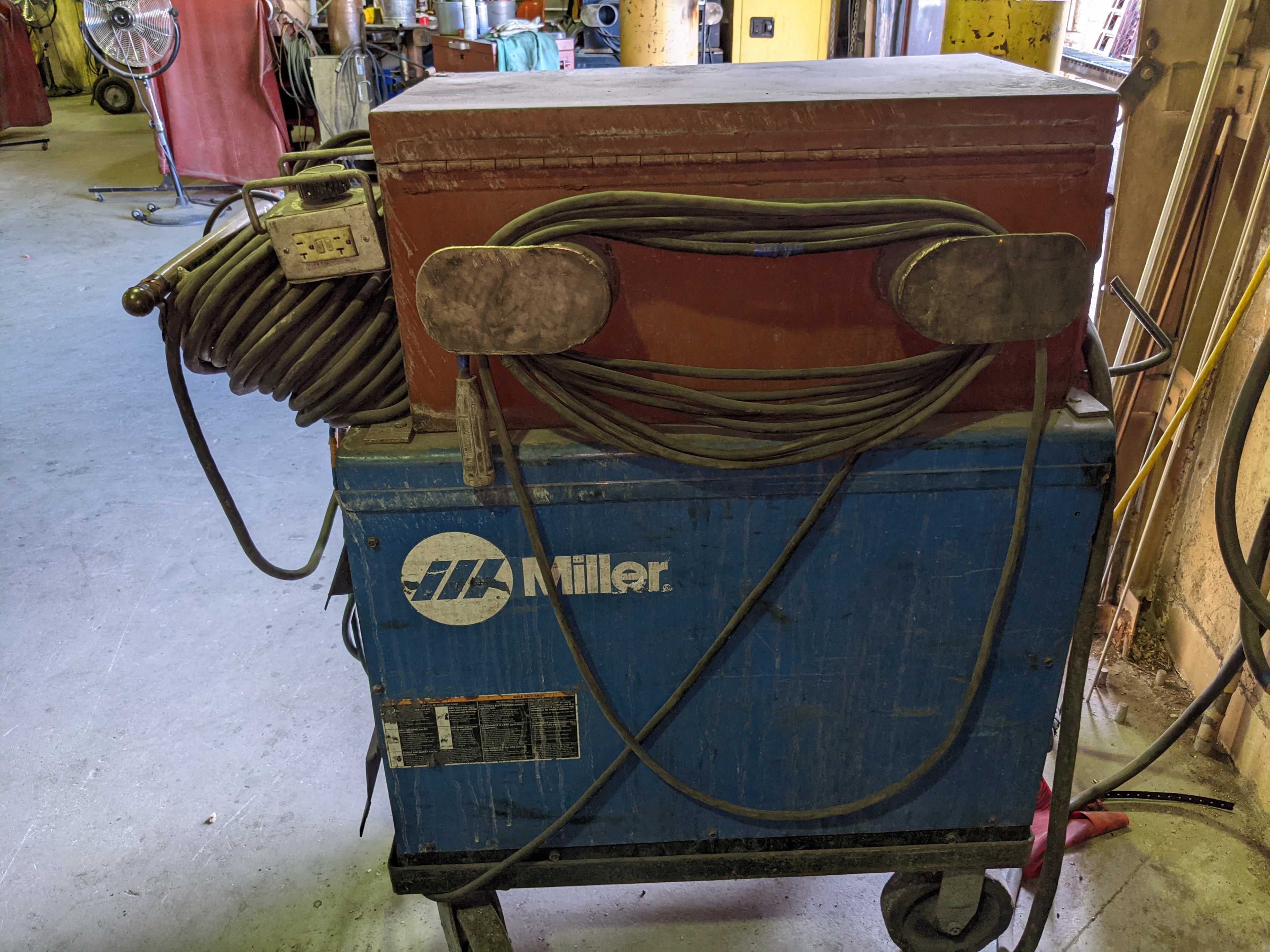 WELDER - WELDING EQUIPMENT