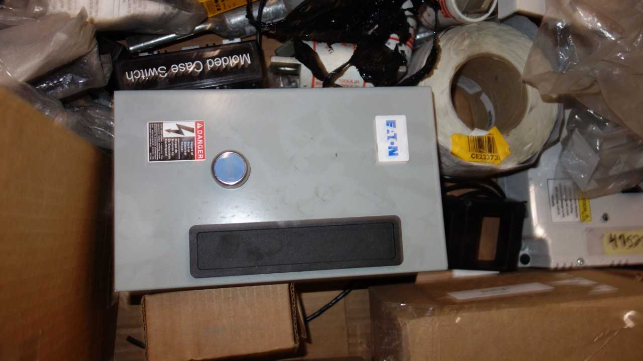 1 PALLET OF ASSORTED EATON ELECTRIC PARTS, CIRCUIT BREAKERS - CIRCUIT BREAKERS