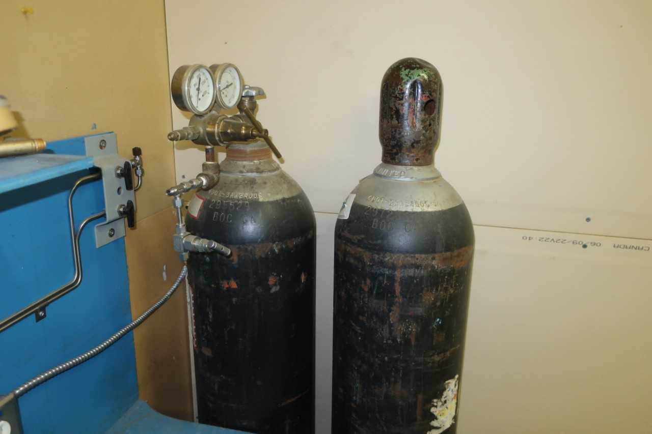 LOT OF 2 BOC NITROGEN TANKS W/ REGULATOR - PROCESS EQUIPMENT