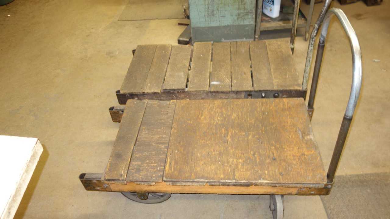 LOT OF 2 ROLLING CARTS - ROLLING CARTS