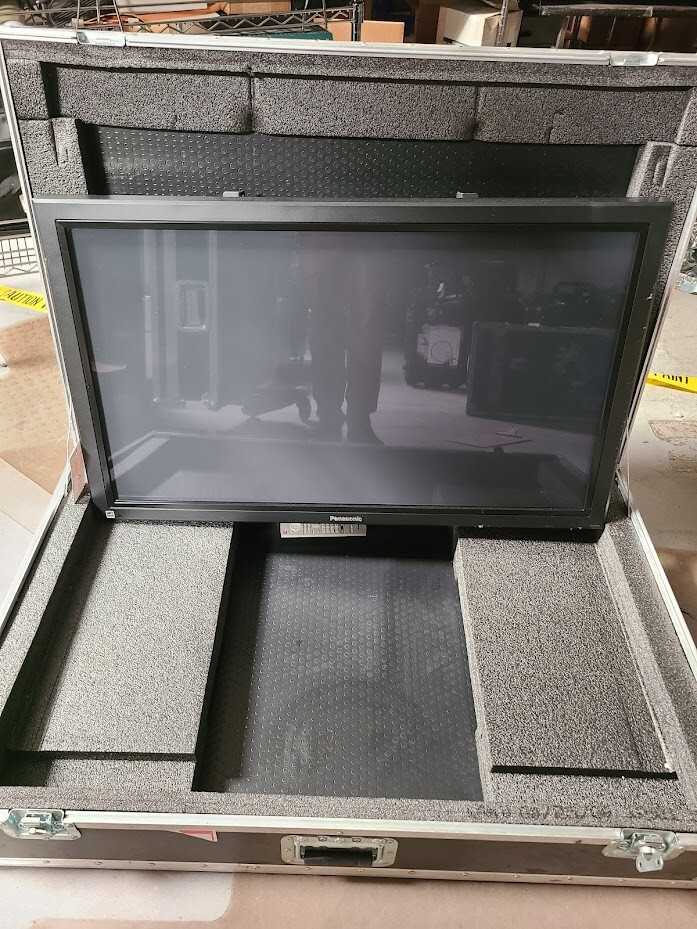 The Panasonic TH-50PF11UK is a 42" plasma display - MISCELLANEOUS